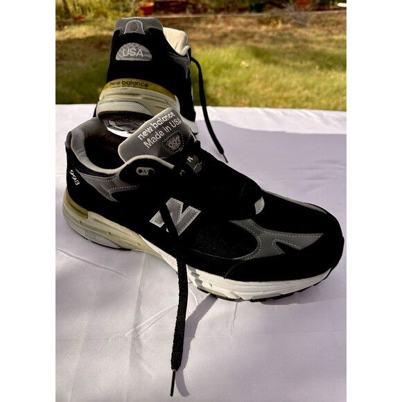 11.5 4E Mens New Balance 993 Black Suede Walking Shoes Wide Lace Up Made USA main image 5